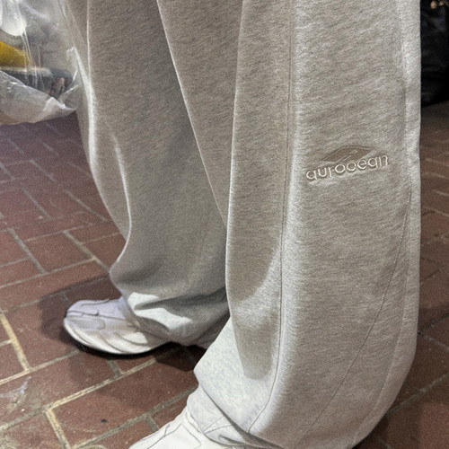 Aurocean 夏日轻盈浅花灰色运动卫裤 弯刀廓形解构大版纯棉休闲裤 - 图2