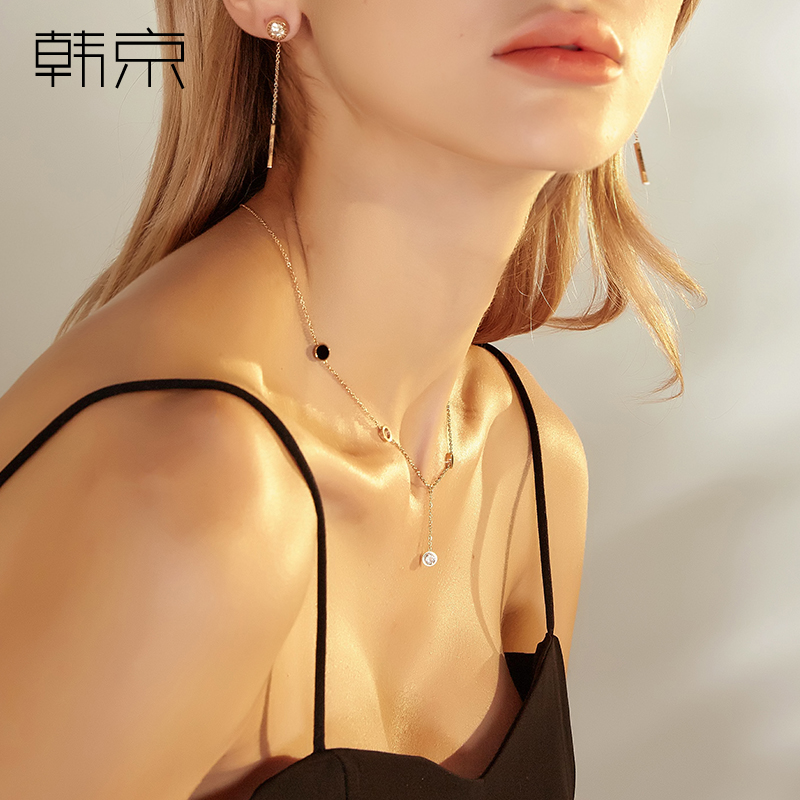 韩京钛钢冷淡风黑色圆牌镶钻项链女锁骨链姓感简约网红饰品钛钢 韩京钛钢冷淡风黑色圆牌镶钻项链女锁骨链姓感简约网红饰品钛钢