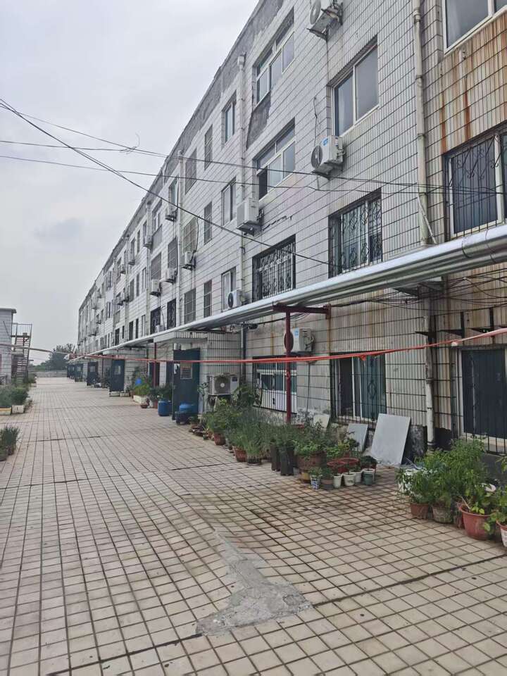 济南市章丘区济青路北侧汽配市场1幢213房产一处及附属