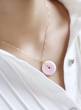 珠宝女皇贝雕刻工艺精湛锁骨链