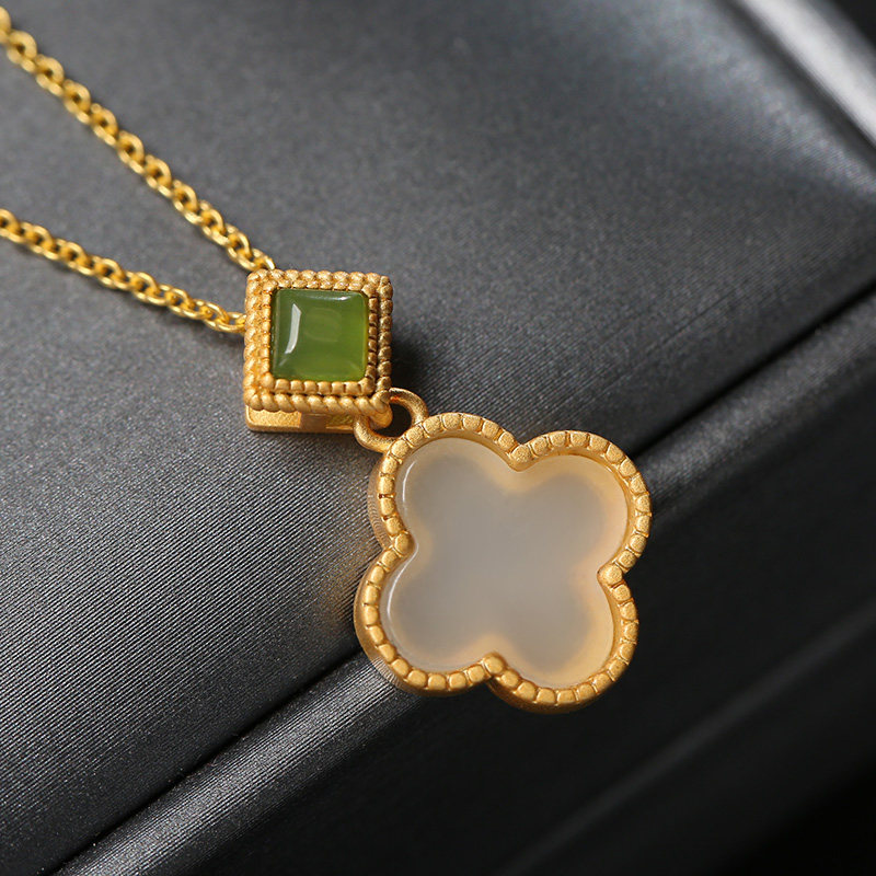 天然新疆羊脂白玉吊坠女四叶草项链 顺玺项坠/吊坠