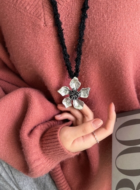 复古高级感长款毛线针织花朵项链