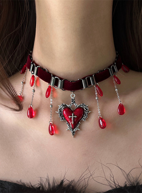 暗黑哥特风植绒爱心十字架项链