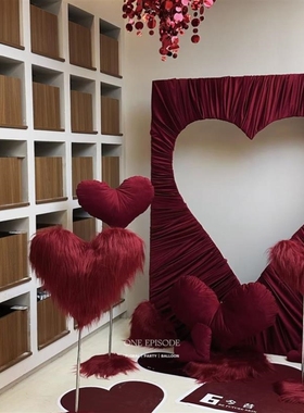 大红色节日爱心摆件拍照背景墙