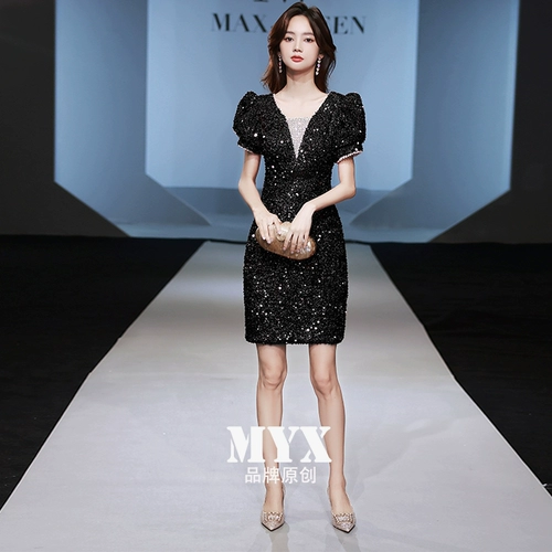 Черное вечернее платье, элитная юбка, блестки для ногтей, французский стиль, яркий броский стиль, легкий роскошный стиль, изысканный стиль