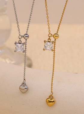 欧美气质小众高级感项坠不锈钢镀18K金正方形锆石爱心流苏项链女