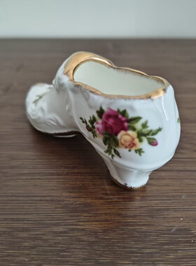 Royal Albert 皇家阿尔伯特 老镇玫瑰小瓷鞋 花卉纹饰摆件瓷靴子