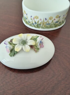 COALPORT 科尔波特 英国骨瓷手工花卉椭圆首饰小罐 迷你瓷盒摆件