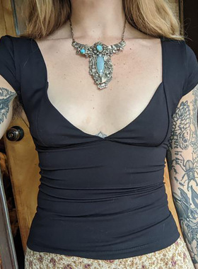 春夏性感纯色低胸短袖休闲上衣女