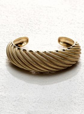 Apt 26SS 扭纹浮雕手镯