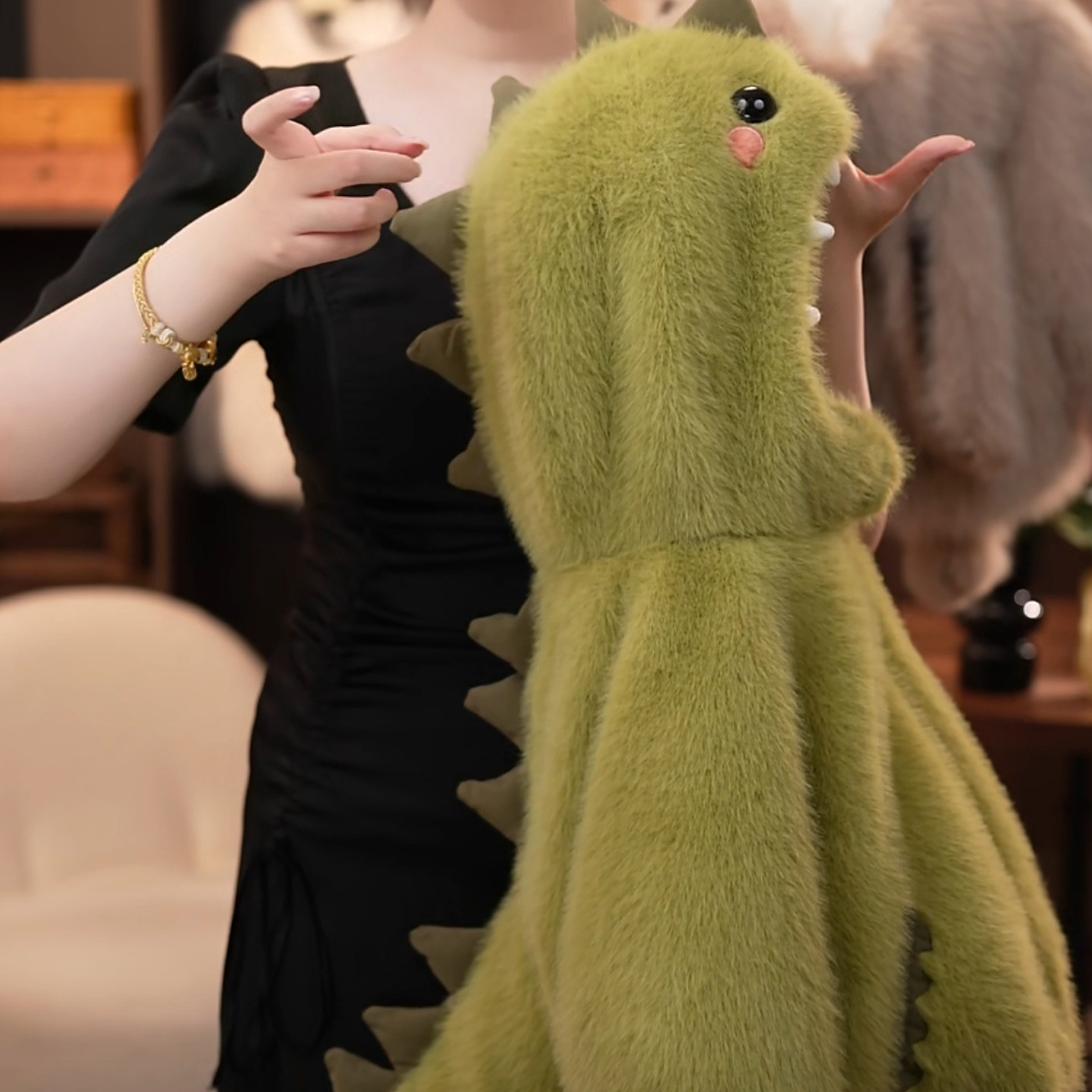 女童皮草外套2025新款洋气儿童秋冬加绒加厚宝宝小恐龙毛茸茸上衣,淘宝优惠券,粉丝福利购,淘宝优惠卷