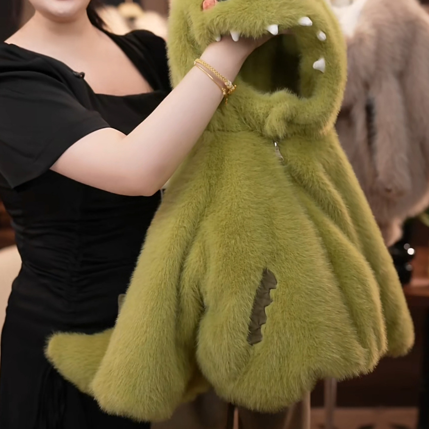 女童皮草外套2025新款洋气儿童秋冬加绒加厚宝宝小恐龙毛茸茸上衣,淘宝优惠券,粉丝福利购,淘宝优惠卷