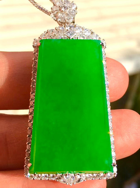 Emerald full green Wushi brand pendant inlaid