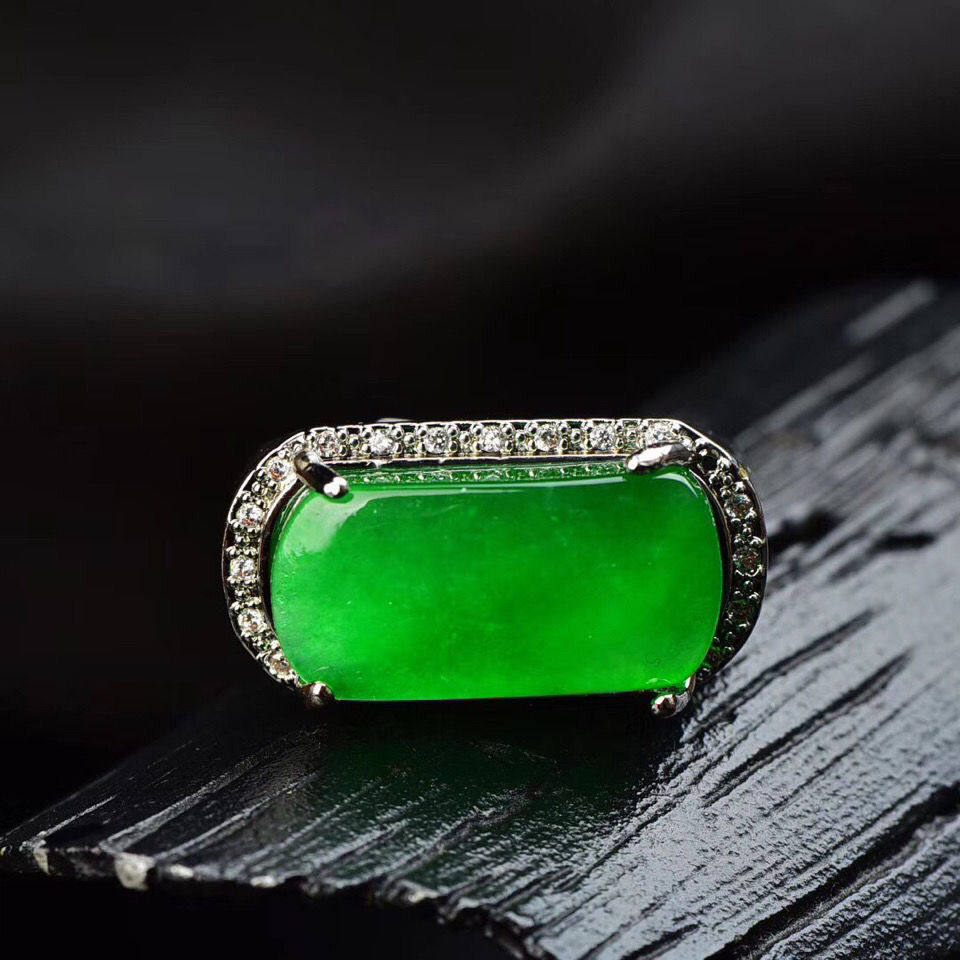 Jade ice sun green saddle live ring inlaid with Burmese jade ring thumb ring jade treatment