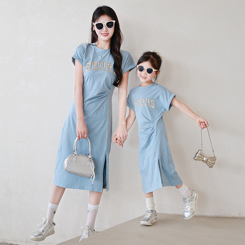 夏季新款2025一家三四口亲子装T恤海边度假裙子全家装母女连衣裙 - 图3