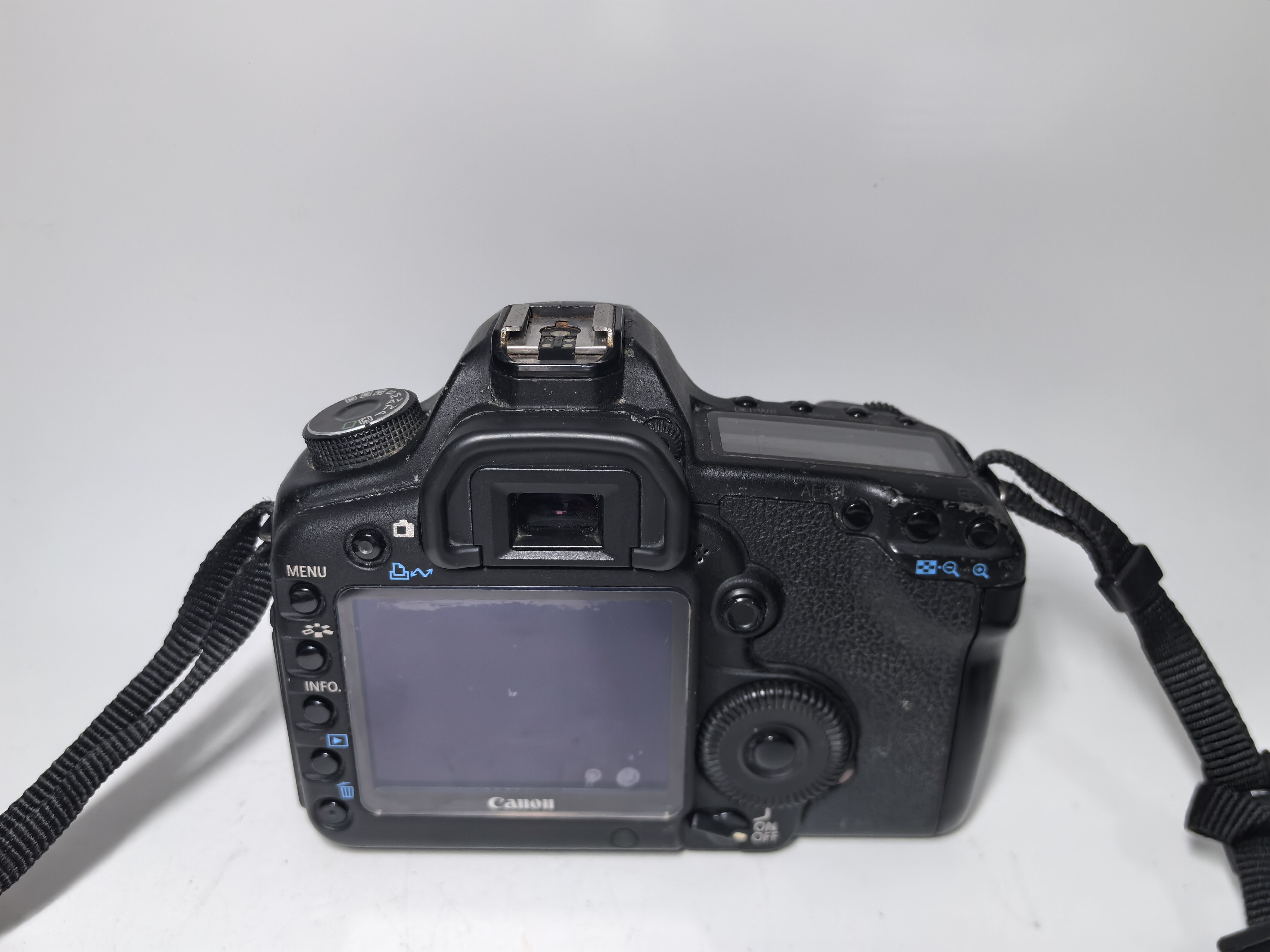 Second-hand SLR camera Canon 5D2 SLR camera Canon EOS 5D markII starts up normally