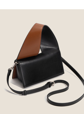 PU装饰现代样板房衣帽间