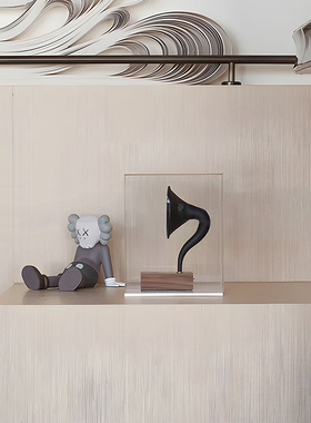 床头柜木质+金属装饰使用