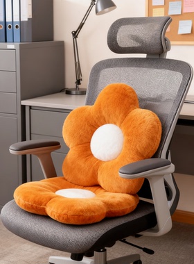 可爱花朵毛绒抱枕保暖舒适摆件