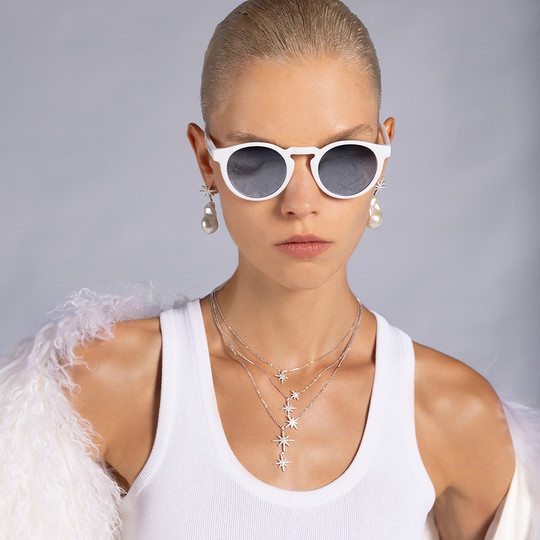 Yang Zis APM-Halskette mit sechszackigen Sternen im gleichen Stil ist klassisch und vielseitig