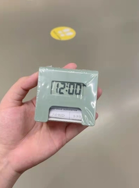 绿色简约现代风便携迷你宜家时钟
