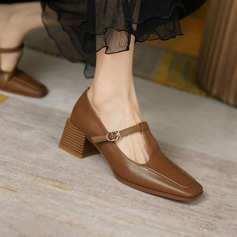 漆皮百搭粗跟复古方头小众高跟鞋 Retro Square-Toe Chunky Heels in Patent Leather main image 0