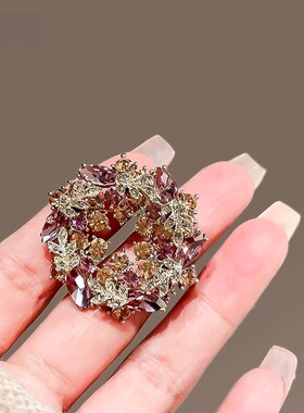 撤柜轻奢风时尚紫荆花朵胸针女小众设计气质藤蔓胸花新款西装别针