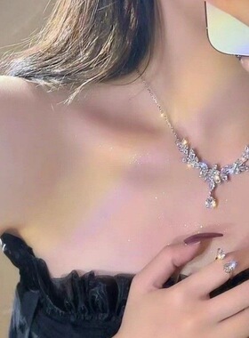 撤柜超仙麦穗水滴锆石花朵项链高级感气质温柔轻奢ins小众设计锁