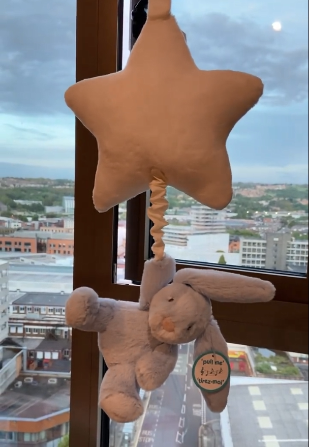 英国jELLYCAT花布邦尼兔星星拉铃米色宝宝毛绒安抚玩具床铃八音盒_虎窝淘