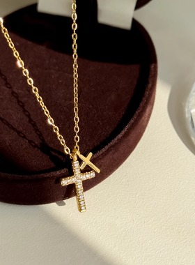 精致镶钻十字架锁骨项链