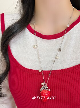 甜美粉色渐变植绒草莓珍珠项链