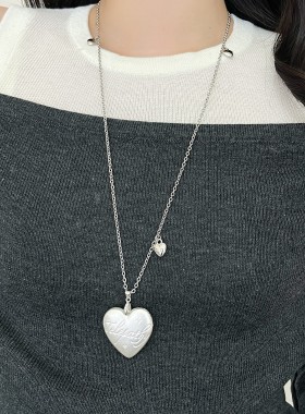 韩系ins冷淡风爱心字母吊坠项链女轻奢小众简约百搭毛衣链新款潮