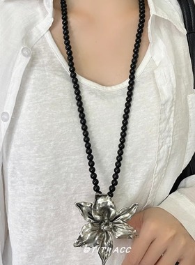 暗黑辣妹金属鸢尾花项链女时尚黑色串珠长毛衣链个性气质新款颈链