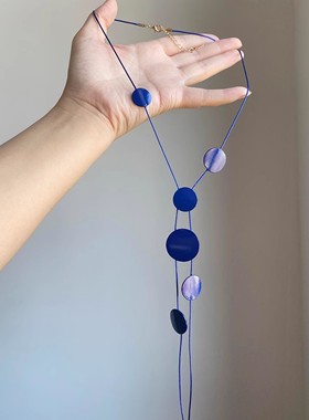 巨显白！克莱因蓝色圆片项链女海边度假风百搭颈链小众设计锁骨链