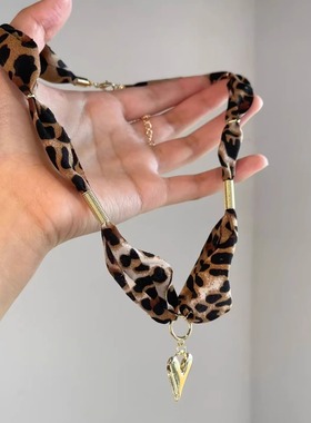 复古辣妹豹纹丝巾项链女甜酷y2k爱心吊坠锁骨链高级个性百搭配饰