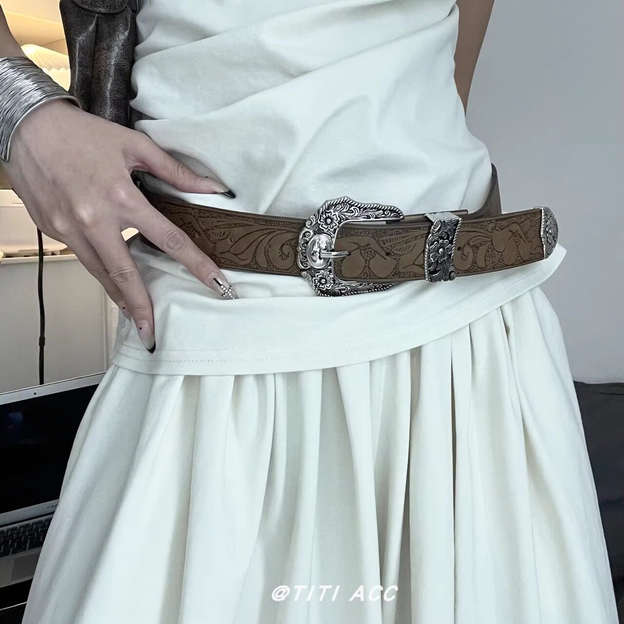 复古甜酷辣妹棕色雕刻皮带女y2k亚文化设计感雕花腰带2025年新款