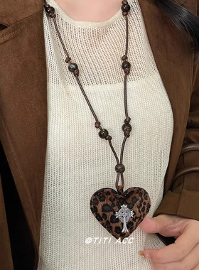 美拉德复古豹纹爱心十字架长款项链女小众高级感百搭毛衣链配饰潮
