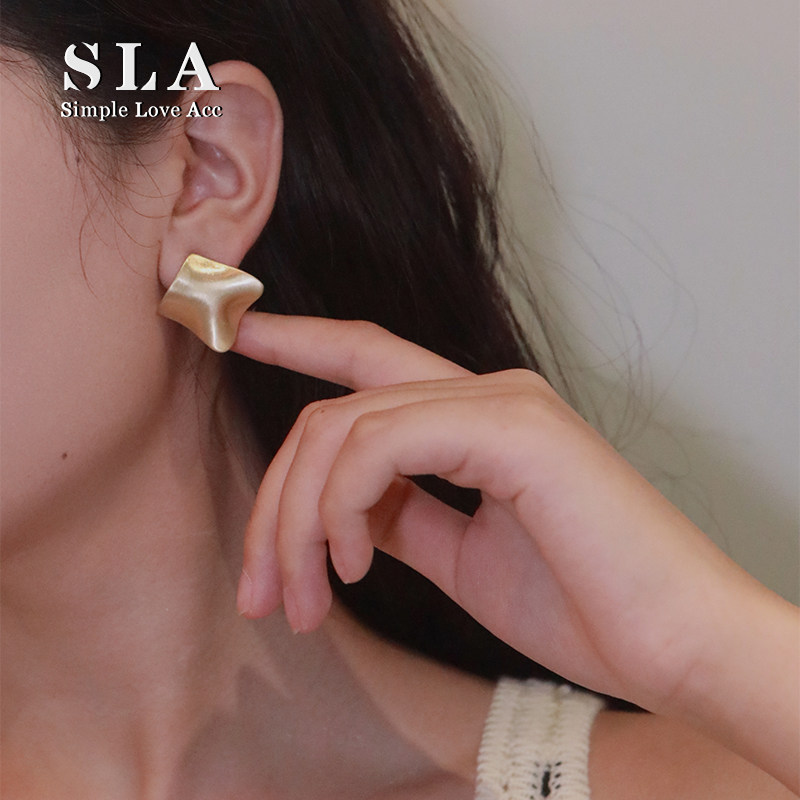 新款欧美简约气质曲面金属饰品 s925银针高级感拉丝ins网红耳钉女 - 图0