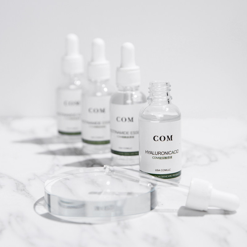 com玻尿酸补水面部紧致定妆精华液 Com液态精华