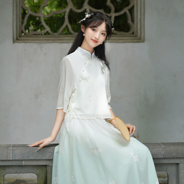 ສິ້ນຊຸດຈີນ Hanfu ໃໝ່ ແລະປັບປຸງ cheongsam ເທິງ