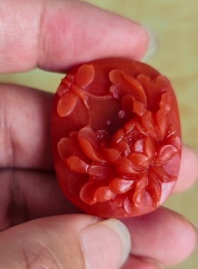 川料南红玛瑙蝶恋花牡丹花吊坠手工雕刻形状饱满圆润柿子红挂件