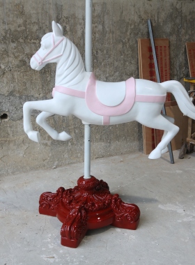 彩绘飞马户外拍摄网红店装修雕塑