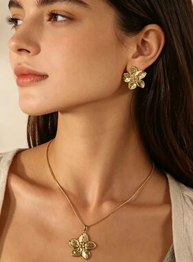 2PC Women'sTrendy Stainless Steel Flower Earrings Necklace S