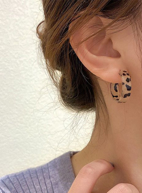 Acrylic hoop earrings women  new fashion stud earrings retro