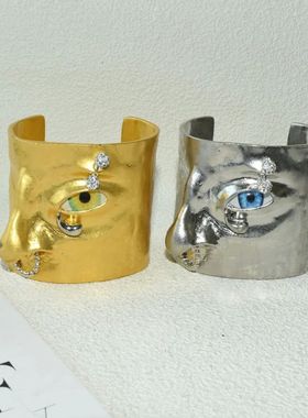 Exaggerated Vintage Alloy Plated Eyes Cuff Bracelet For Wome