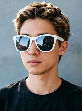 超轻TR90男女浅色墨镜小清新户外偏光太阳镜白色墨镜蓝片运动休闲