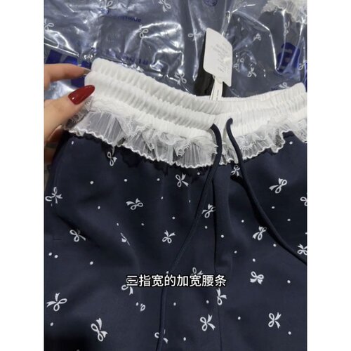 奥特莱斯~尾货品牌拼接蕾丝花边蝴蝶结印花两穿弯刀卫裤女春秋季 - 图1