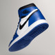 ຊື້ Jordan 1 Retro Game Royal lightning ເກີບບ້ວງຜູ້ຊາຍ AJ1 ສີຂາວແລະສີຟ້າ 555088-403