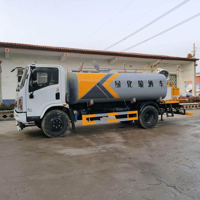 Manufacturers sell large greening sprinkler trucks, municipal sanitation road maintenance construction site dust suppression spray trucks