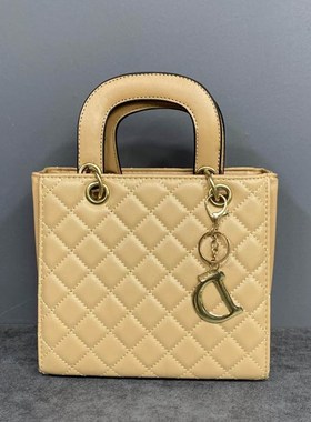 样板房女士包包衣帽间摆件衣柜装饰品黑色流苏手提包水桶包手拿包